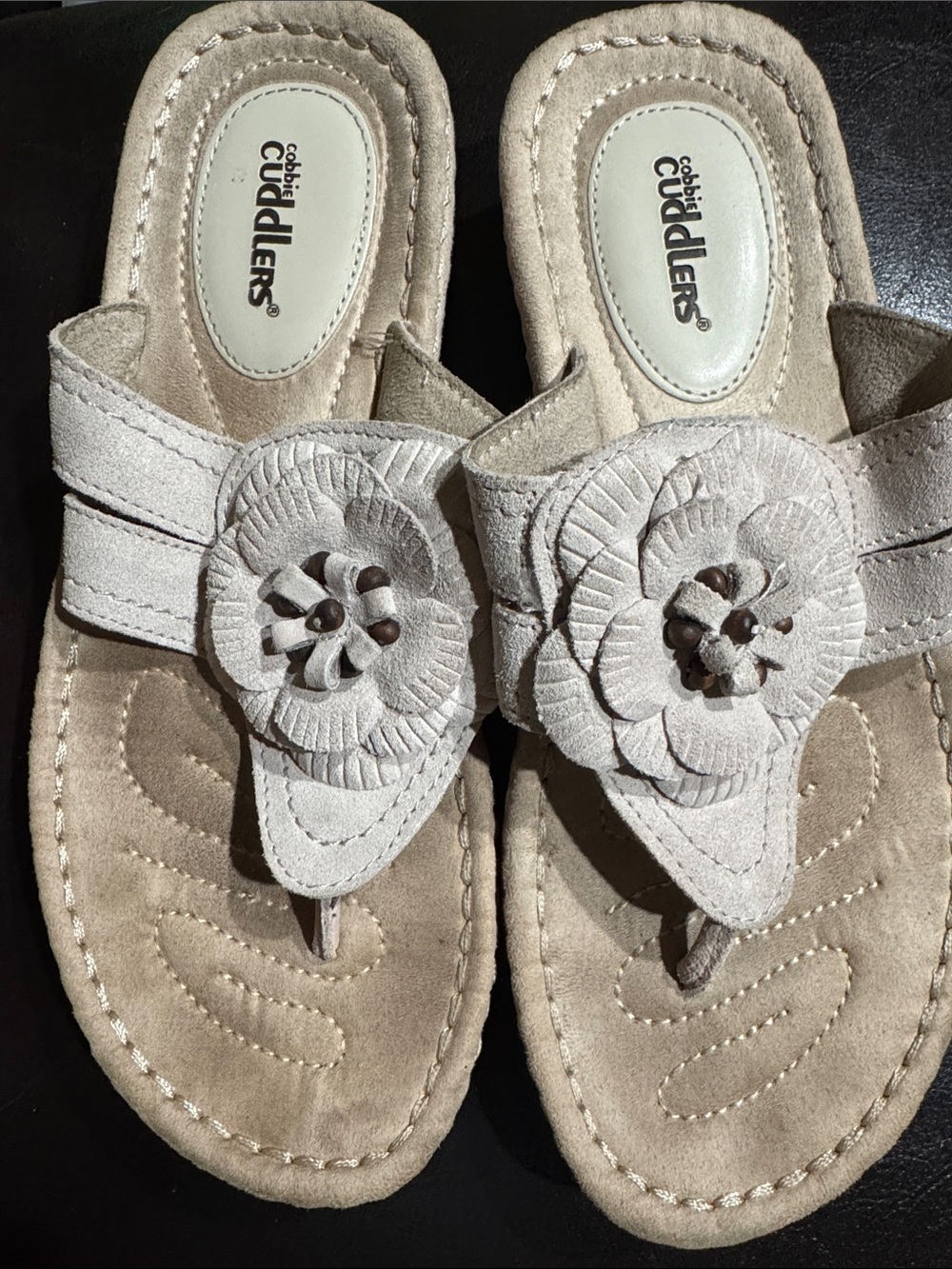 Cobb Hill Cuddlers Women's Taupe Floral Thong Sandals